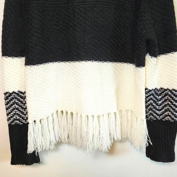 Chic Long Sleeve Sweater with Fringed Bottom - Kayla's Armoire - Size Medium - Picture 5 of 7